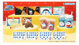 『映画ドラえもん のび太の絵世界物語』とファミリーマートのコラボ商品が並んだ画像